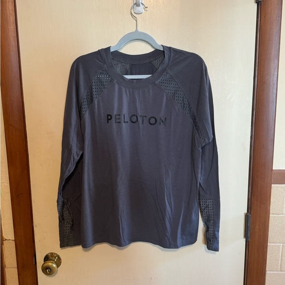 Peloton Tops - Peloton women’s XL long sleeve gray mesh detail logo